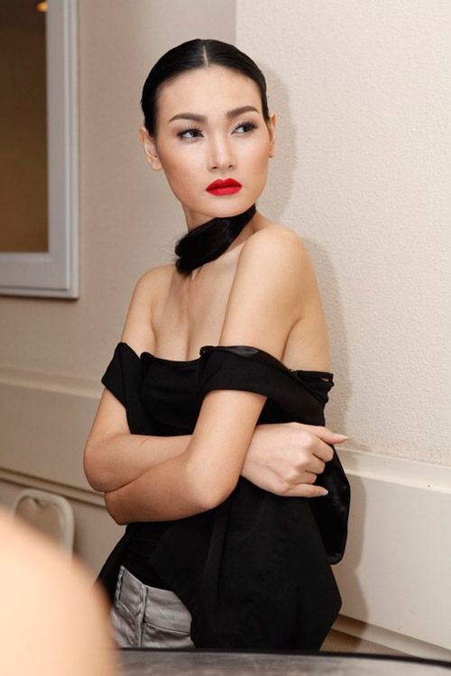 Dàn mẫu căng thẳng ở hậu trường F show - 3