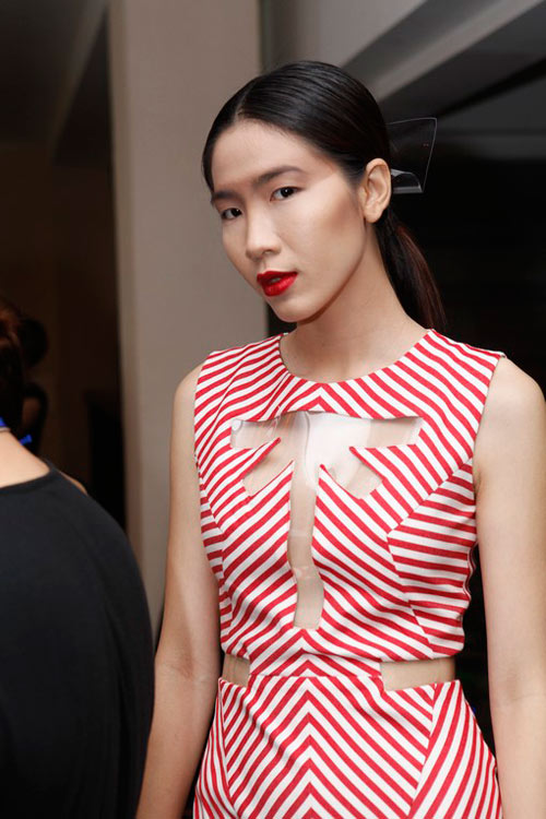 Dàn mẫu căng thẳng ở hậu trường F show - 16