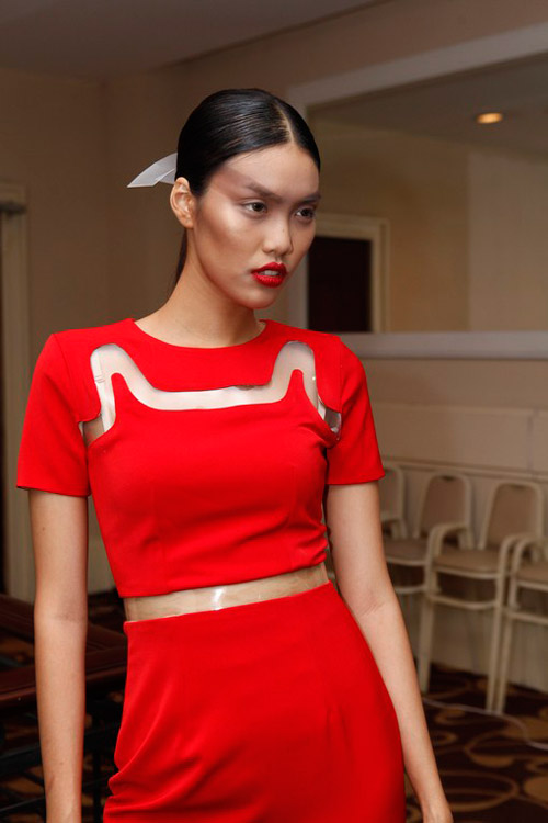 Dàn mẫu căng thẳng ở hậu trường F show - 12