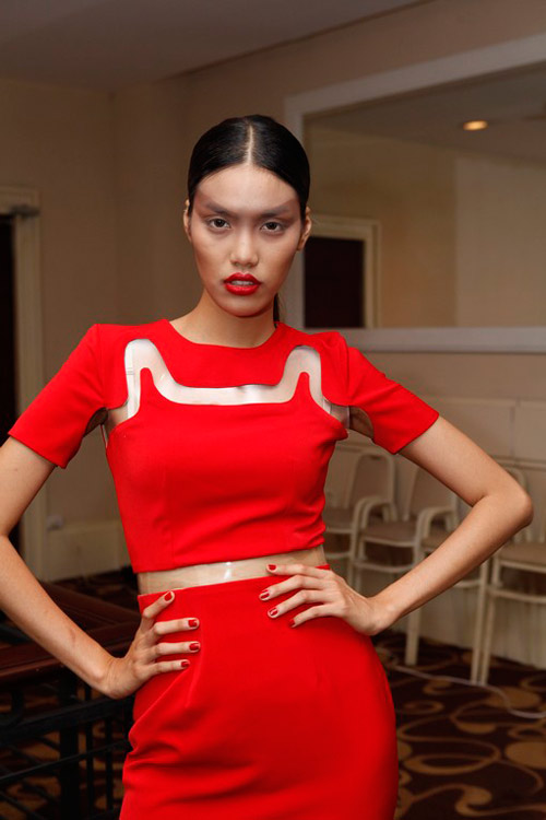 Dàn mẫu căng thẳng ở hậu trường F show - 11