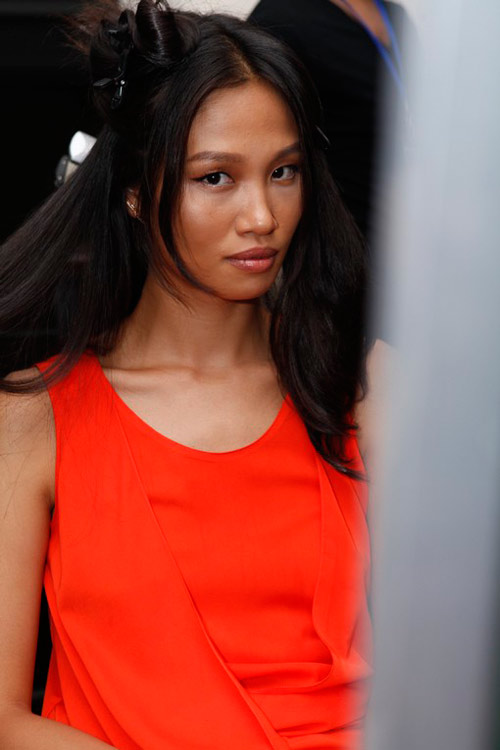 Dàn mẫu căng thẳng ở hậu trường F show - 8