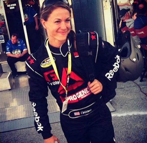 Nữ kỹ thuật viên đầu tiên tại NASCAR - 1