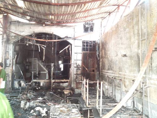 Quán bia chưa kịp khai trương đã cháy rụi - 2