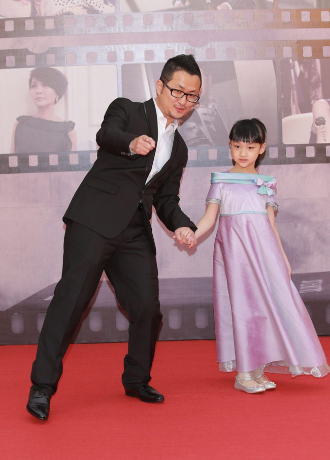 Bởi cô bé có khuôn mặt rất giống với nữ diễn viên Châu Tấn. Ngay sau lễ trao giải, nhiều người đã gọi bé Tiểu Hoa là 'Châu Tấn nhí'.