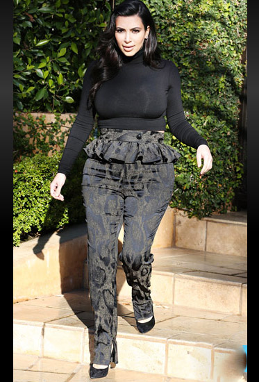 Đỏm dáng như bà bầu Kim Kardashian - 9