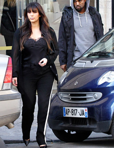 Đỏm dáng như bà bầu Kim Kardashian - 2