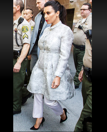 Đỏm dáng như bà bầu Kim Kardashian - 9