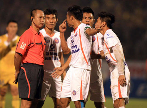 Sau V5 V-League 2013: "Vua" ơi là "vua" - 1