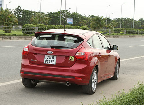 900 triệu có nên mua Ford Focus S? - 3