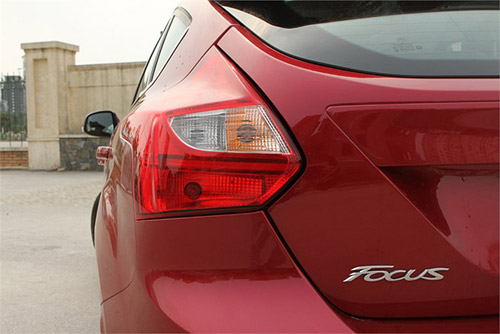 900 triệu có nên mua Ford Focus S? - 6