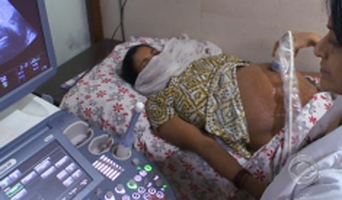 Làng đẻ mướn giá rẻ ở Ấn Độ - 2