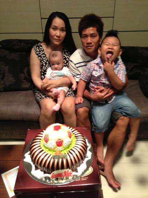 Quang Hải bay bổng với đôi giày "độc" - 2