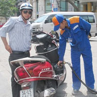 Tin tức trong ngày - Giá xăng có thể giảm tiếp