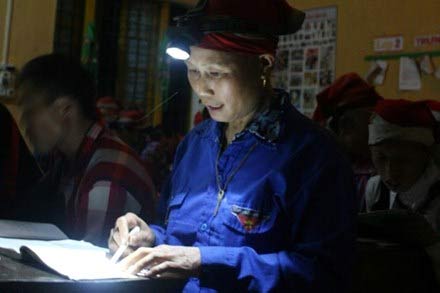Bà già học chữ i tờ - 1