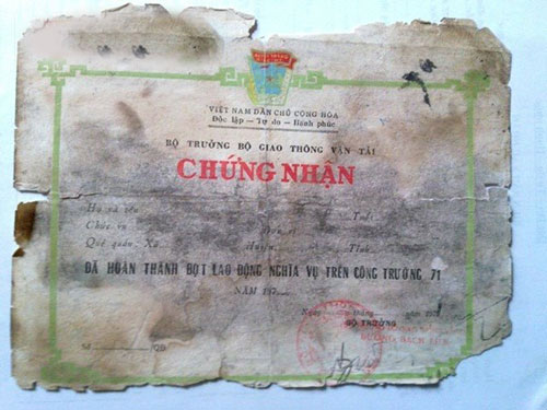 Hà Nội: Chú lùn 70cm và người vợ câm - 10