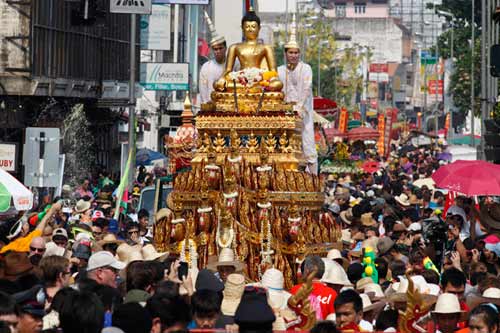 Chùm ảnh: Dân Thái té nước nhau mừng năm mới - 3