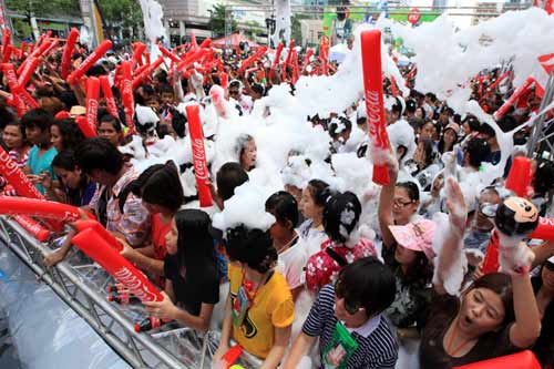 Chùm ảnh: Dân Thái té nước nhau mừng năm mới - 4