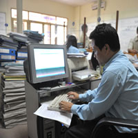 Tin tức trong ngày - Loại 1/3 công chức: Lấy ai làm?