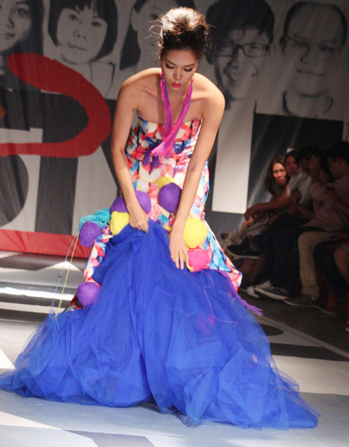 Khi mẫu Việt đổ rạp trên sàn diễn - 2