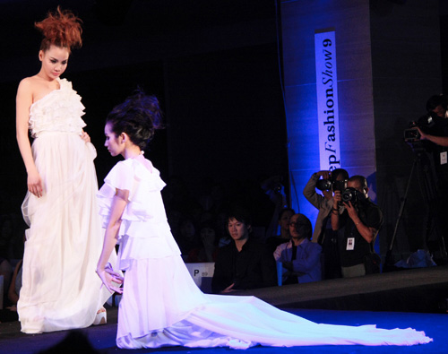 Khi mẫu Việt đổ rạp trên sàn diễn - 4