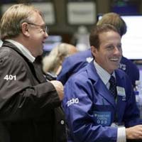 Sàn GD Quốc tế - Phố Wall hồi phục mạnh theo giá vàng