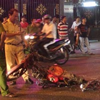 Tin tức trong ngày - “Hung thần” tông vỡ “xế hộp”, cán nát xe máy