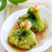 Ẩm thực - Món ngon ngày hè: Bắp cải gói tôm thịt