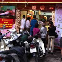 Tài chính - Bất động sản - "Cháy" vàng miếng SJC vì khách quá đông