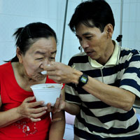 Tin tức trong ngày - Cô gái VN hóa bà lão lên truyền hình Nga