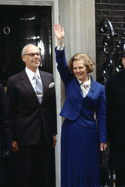 Ngắm thời trang cuối đời "Bà đầm thép" - 9