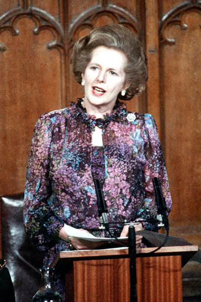 Ngắm thời trang cuối đời "Bà đầm thép" - 12