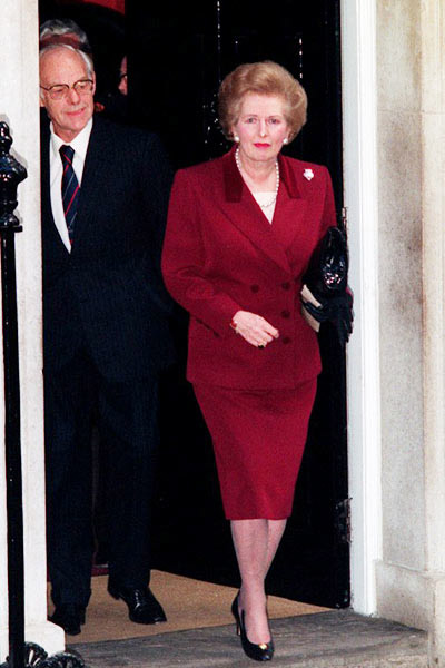 Ngắm thời trang cuối đời "Bà đầm thép" - 9