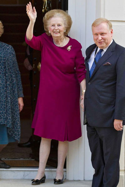 Ngắm thời trang cuối đời "Bà đầm thép" - 2