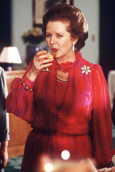 Ngắm thời trang cuối đời "Bà đầm thép" - 12