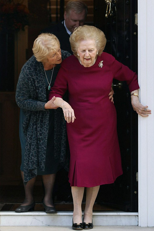 Ngắm thời trang cuối đời "Bà đầm thép" - 4