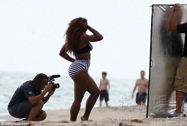 Serena Williams làm dáng trước ống kính