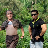  - Bi hài bối cảnh phim trường Việt