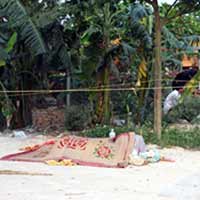 Tin tức trong ngày - Cô gái trẻ chết bất thường bên đường