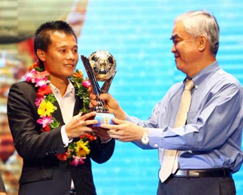 Quả bóng vàng 2012: “Chín người, mười ý” - 1