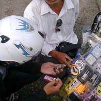 Tin tức trong ngày - Đội lốt hàng rong bán thuốc kích dục