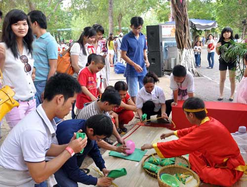 TPHCM: Tưng bừng lễ Giỗ Tổ Hùng Vương - 9