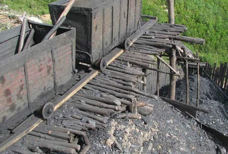 Bắt giữ 15 “thổ phỉ” cố thủ trong lò than - 2