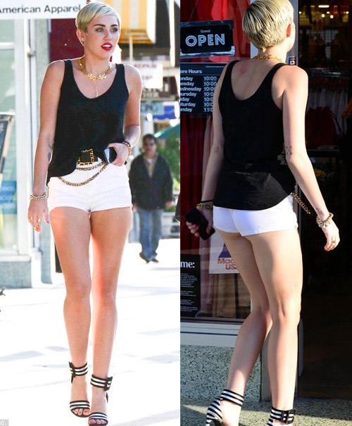 Rihanna khoe giò dài với giày "băng bó" - 5