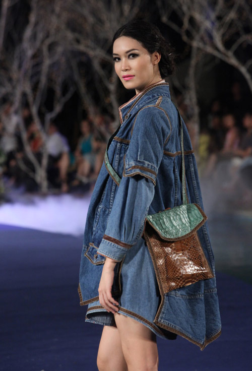 Hoa hậu Thùy Dung cực "chất" với denim - 2