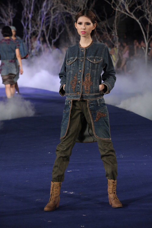 Hoa hậu Thùy Dung cực "chất" với denim - 16