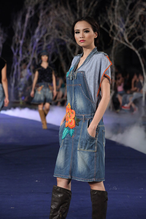 Hoa hậu Thùy Dung cực "chất" với denim - 14