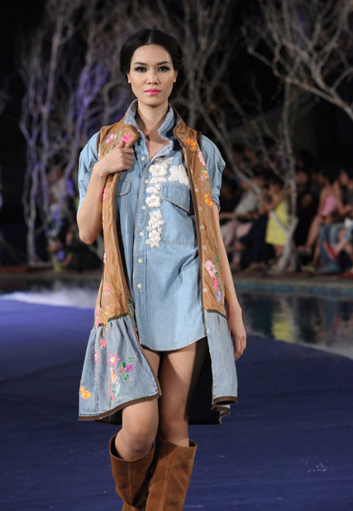 Hoa hậu Thùy Dung cực "chất" với denim - 4