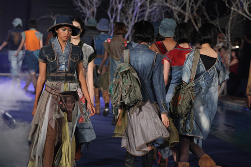 Hoa hậu Thùy Dung cực "chất" với denim - 20