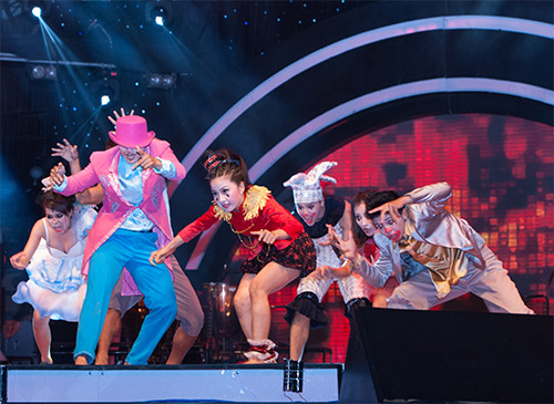 Vũ công giả gái gây sốt VN's Got Talent - 9