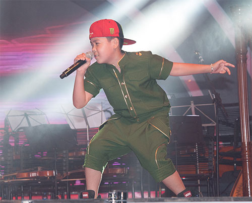 Vũ công giả gái gây sốt VN's Got Talent - 14